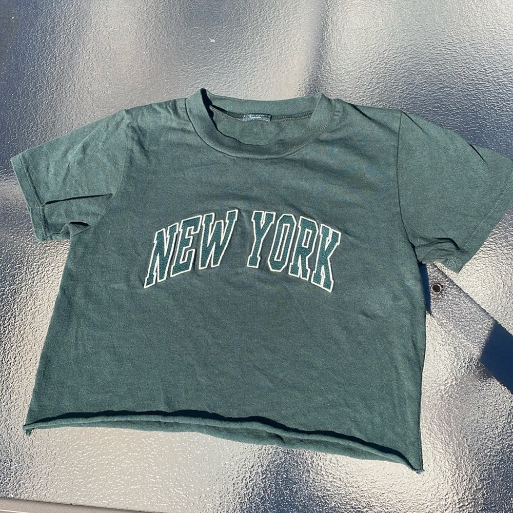 Brandy Melville (John Galt) New York Cropped Baby Tee